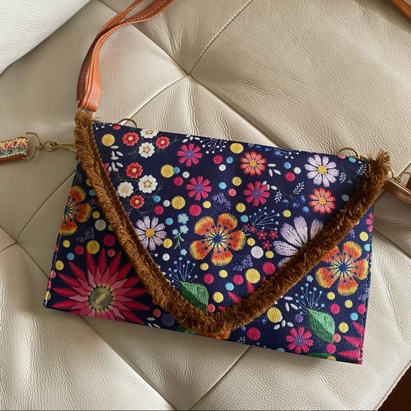 NEW Envelope Floral Fabric Crossbody Bag - Picture 1 of 10